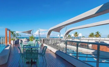 Setai Yacht #503 - Quadruple Flat by Carpediem