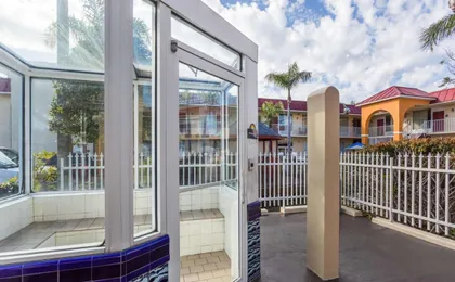 Days Inn & Suites by Wyndham Port Richey