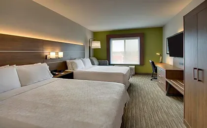 Holiday Inn Express & Suites Chicago North-Waukegan-Gurnee by IHG