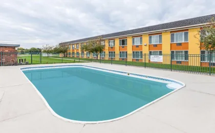 Days Inn by Wyndham Holland