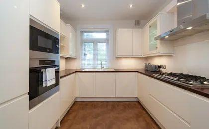 Spacious 2 Bedroom Maisonette in Stratford