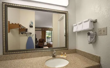 Days Inn by Wyndham Port Royal/Near Parris Island
