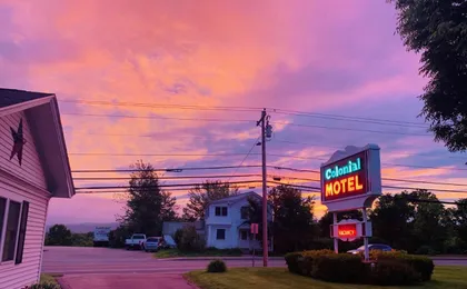 Colonial Motel
