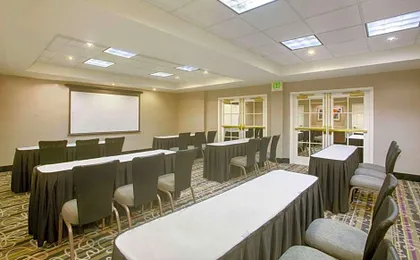 La Quinta Inn & Suites by Wyndham St. Louis Westport