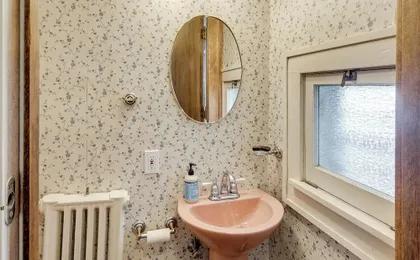 Historic Home Overlooking Central Riverside Park!
