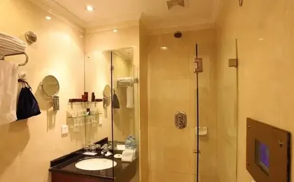 Lake View Garden Hotel