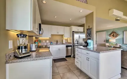 Ocean-view Kihei Condo w/ Pool Access!