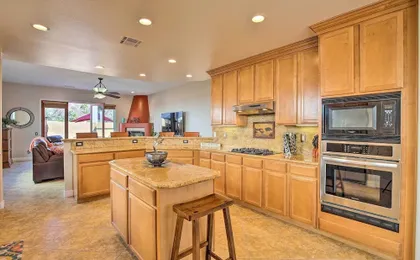 222396 3BR Escape w/ Fire Pit: 1 Mi to Old Town