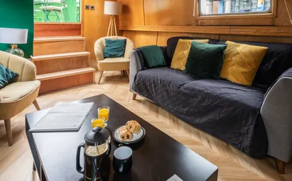 The Wee Sisters Boatel Private house