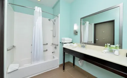 Holiday Inn Express & Suites Austin South