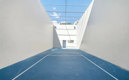 Modern 2BR 2BA w King Bed Pool Gym 10
