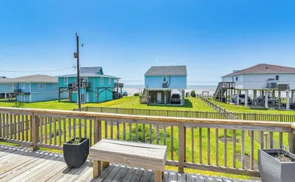 Pet-friendly Galveston Home - Walk to Beaches!