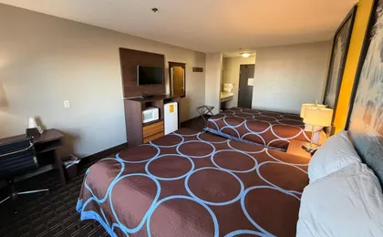Super 8 by Wyndham Reedsburg