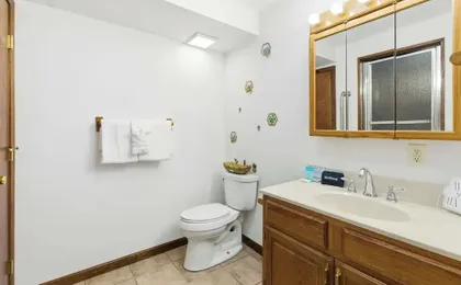 Lakeside Brick Retreat For 8
