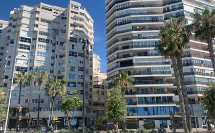 Homely Malaga Malagueta Junto Al Mar, Parking Privado Bajo Suplemento