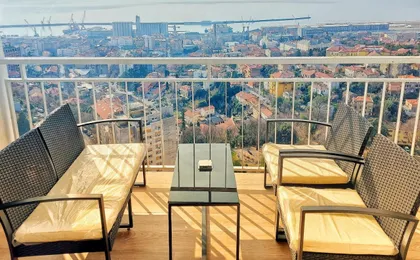 Sunflower Sky Apartment