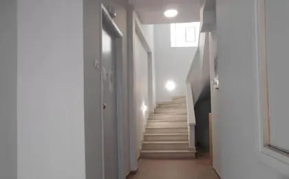 Koukaki-comfy with a balcony apt.