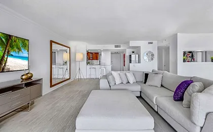 2BR Bayfront, Skyline Glow