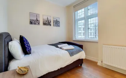 Modern 2 Bed & 2 Bath- Leicester Square