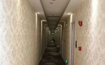 8 Hotel (Shenzhen Airport)