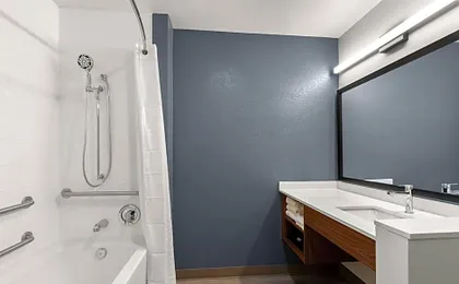 Everhome Suites Glendale Sports Entertainment District by Choice Hotels