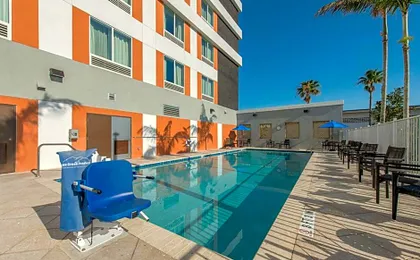 Comfort Suites Fort Lauderdale Airport & Cruise Port