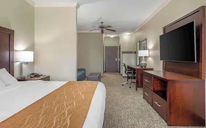 Comfort Inn & Suites Fort Worth - Fossil Creek
