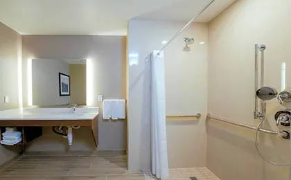 La Quinta Inn & Suites by Wyndham Santa Cruz