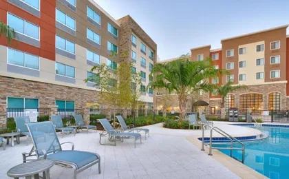 Holiday Inn Express & Suites Gainesville I-75