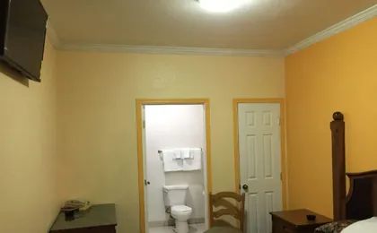 Deluxe Inn