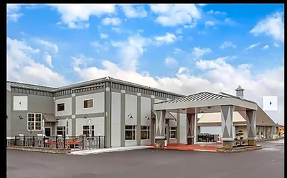 Days Inn & Suites by Wyndham Bowling Green