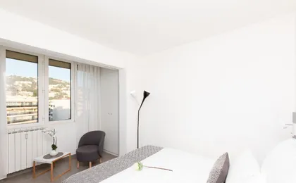 On la Croisette: Luxe 2 Bedrooms/ 2 Baths