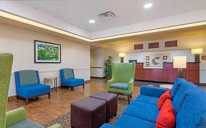 Comfort Inn & Suites Fort Myers Airport
