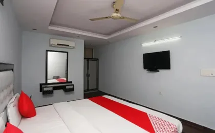Hotel3BS Houses Dx by OYO Rooms