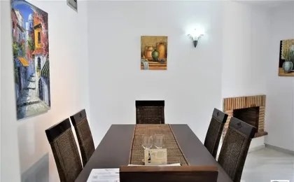 Bright 2 Bedroom First Floor F-4