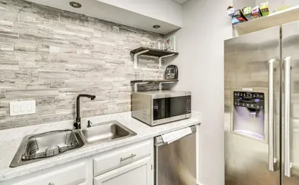4 Mi to Dtwn: Gem w/ Pool Access & Patio in Austin