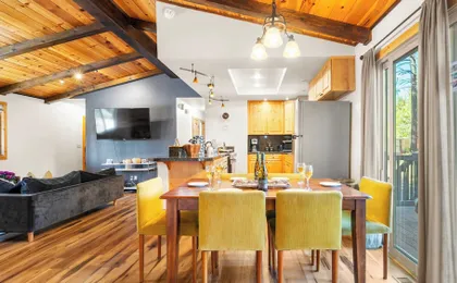 Steps to Trails & Minutes to Heavenly + Fireplace + Deck + BBQ Bluewood Cabin by Avantstay