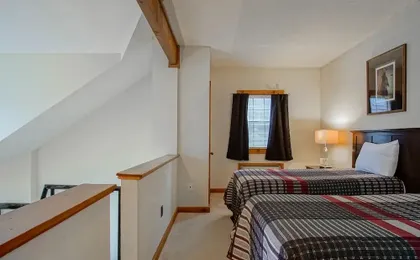 Whistlepunk 36: 1 Br Plus Bonus Sleeping Loft Slope Side