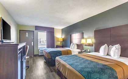 Econo Lodge & Suites Clarksville near Governors Square Mall