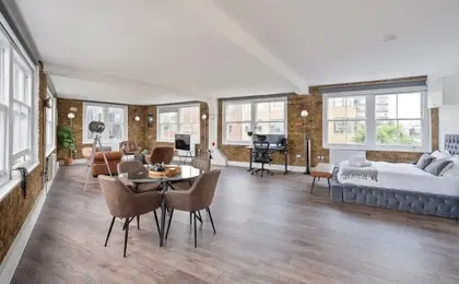 Large 1 Bedroom Studio in Old St