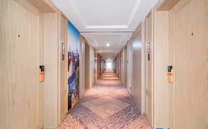 Vienna Hotel (Guangzhou Fangcun Huadiwan Subway Station Hotel)