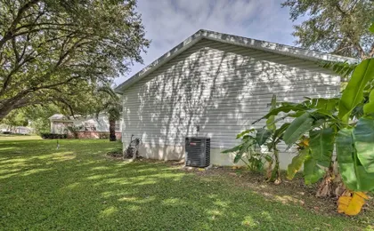 Inviting Lady Lake House: In the Village!
