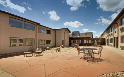 Best Western West Hills Inn