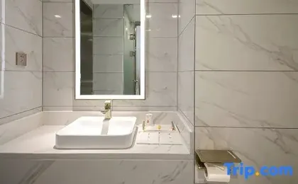7 Days Premium Hotel (Wuhan Hankou Railway Station Changgang Road Subway Station)