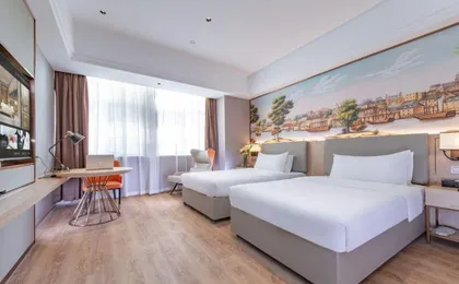 Vienna International Hotel Huhan Jiedaokou