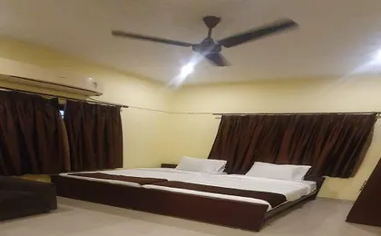 Earth Hotel Vadapalani