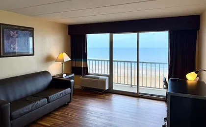 Aquarius Oceanfront Hotel