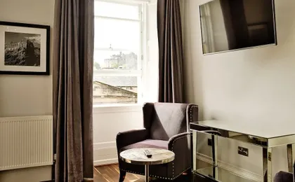 JOIVY Luxury George Street Apartments: Castle Suite