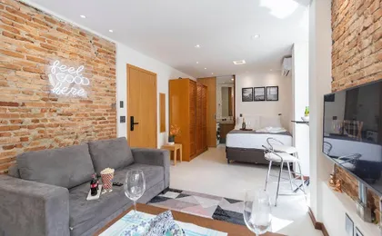 Estudio Moderno Com AC E Wi-Fi