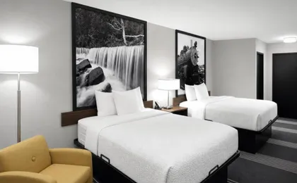 Super 8 by Wyndham Salina I-70
